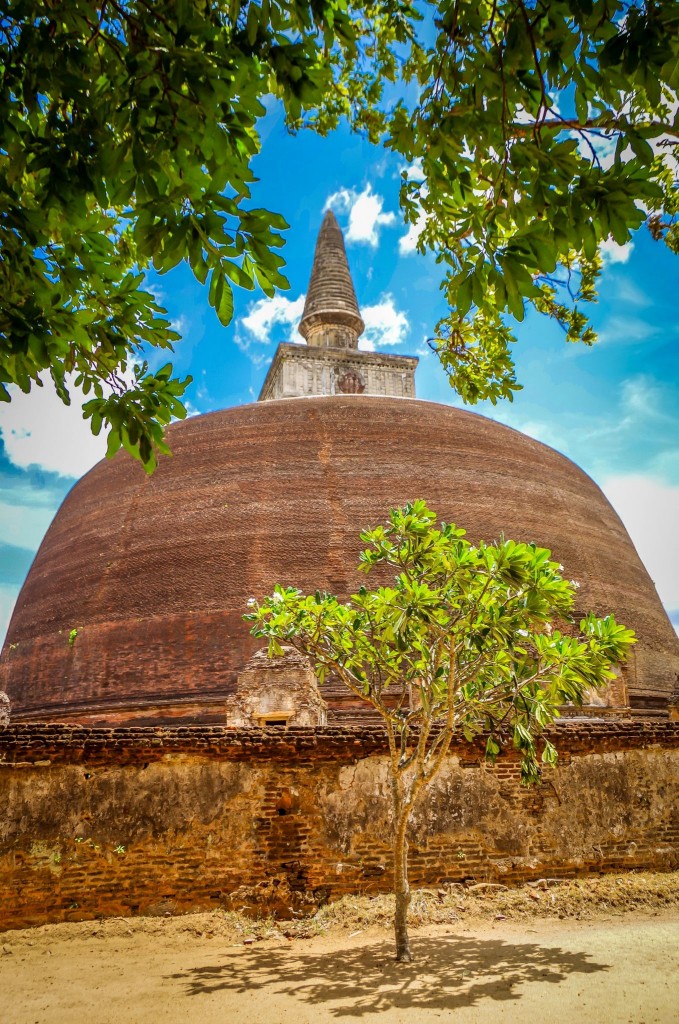 Dagoba Rankot Vihara ve starobylém městě Polonnaruwa