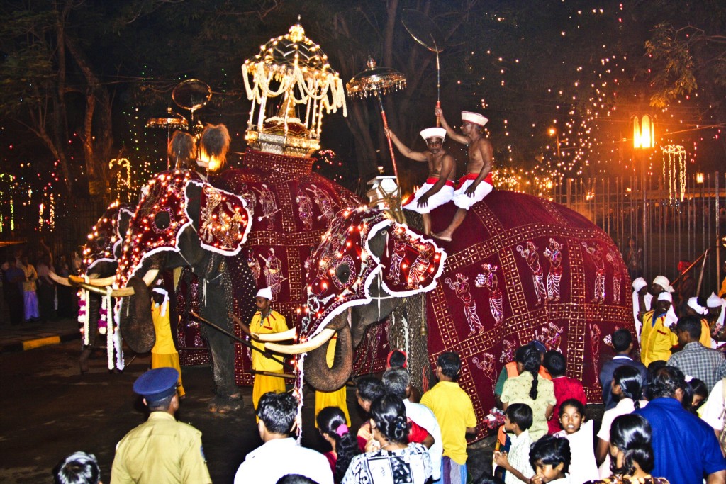 Nejznámější svátek Srí Lanky - Esala Perahera v Kandy