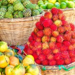 Ovoci na Maledivách kralují oblíbené rambutany (červené)