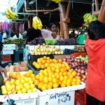 Tržiště Flacq - u stánku s ovocem