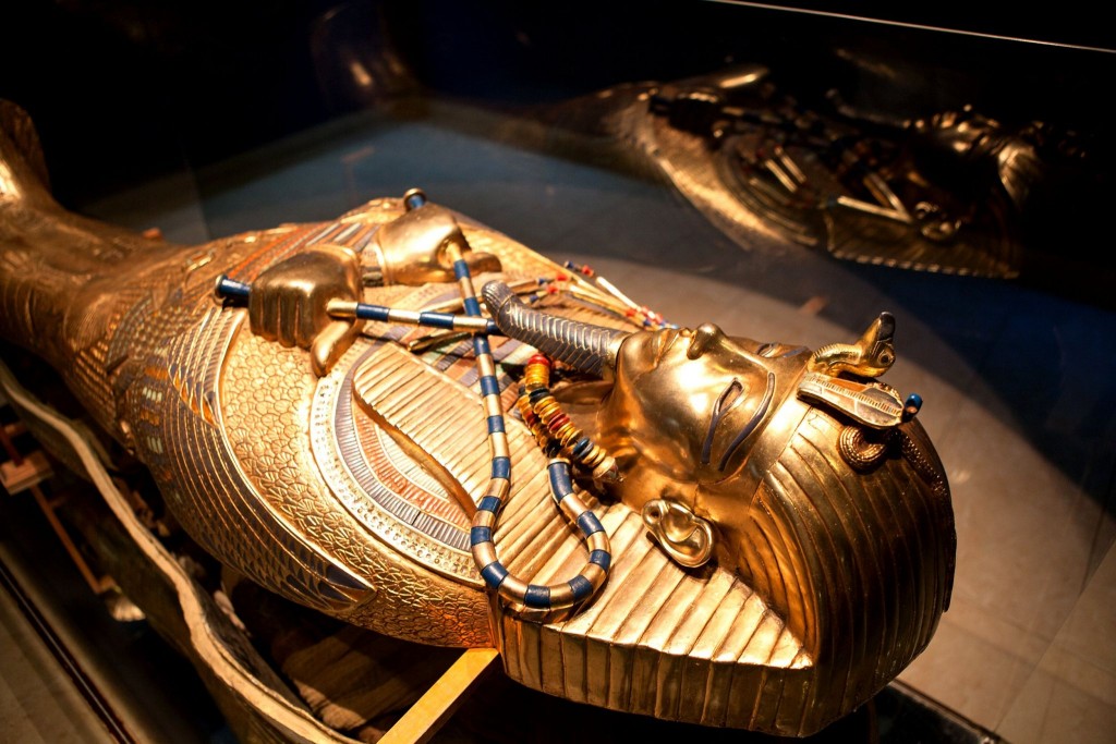 Faraonův sarkofág v Egyptském muzeu v Káhiře