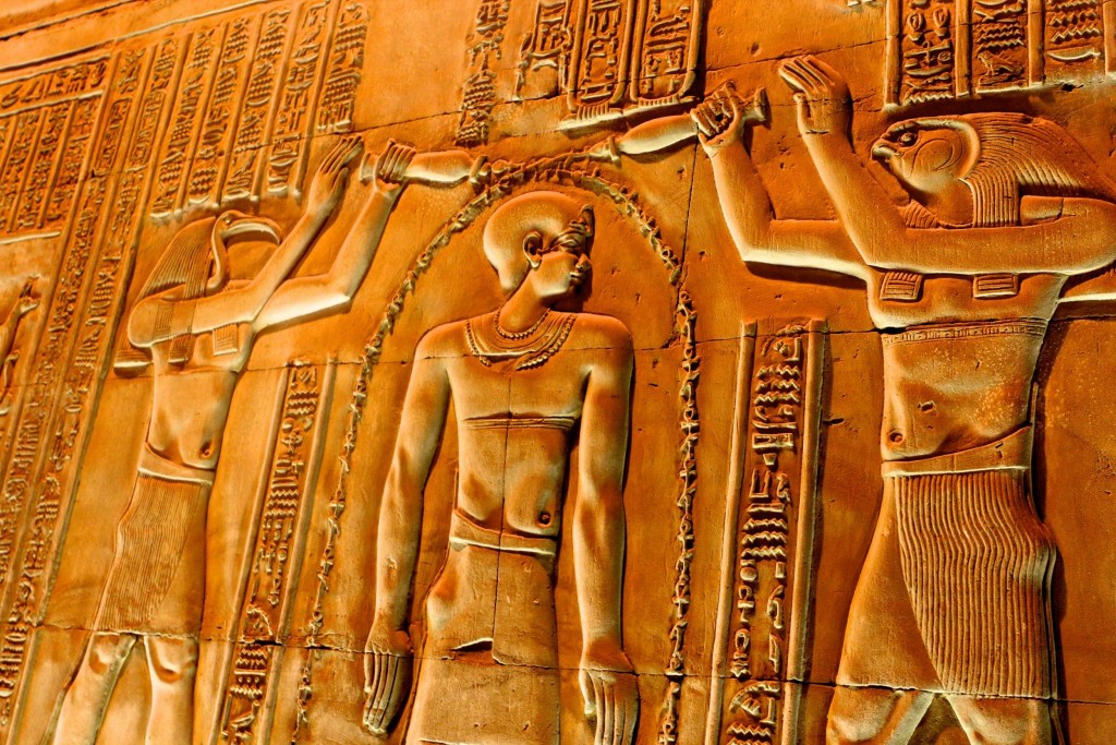 Hieroglyfy v chrámu Kóm Ombo