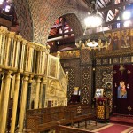 Interiér koptského kostela Al-Muallaka