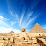 Sfinga s pyramidami v Gíze