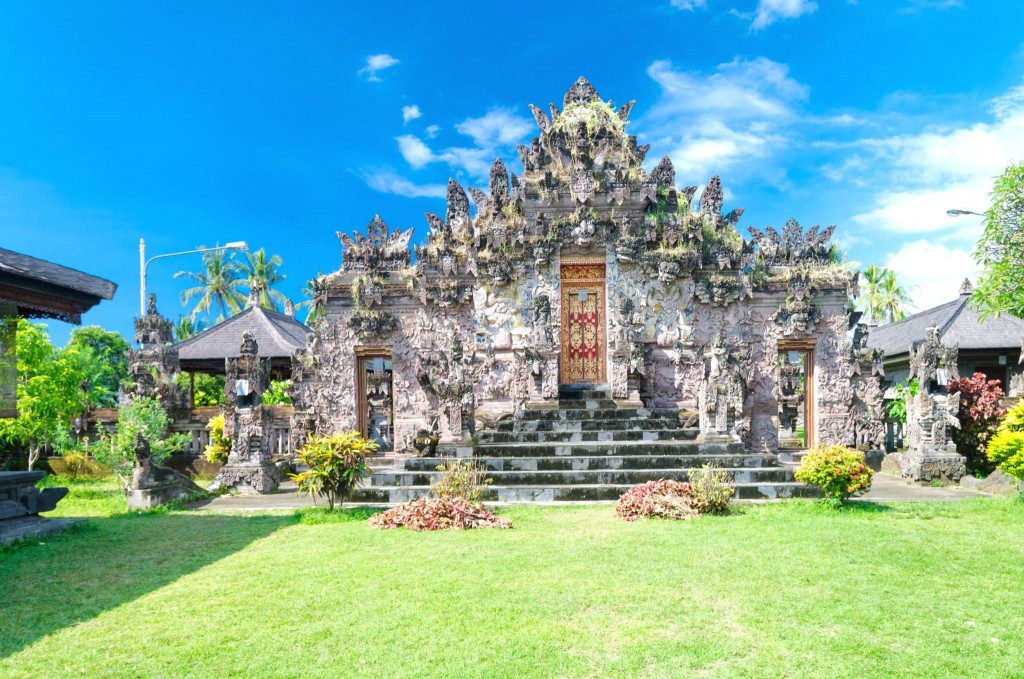 Balijský chrám ve městě Lovina