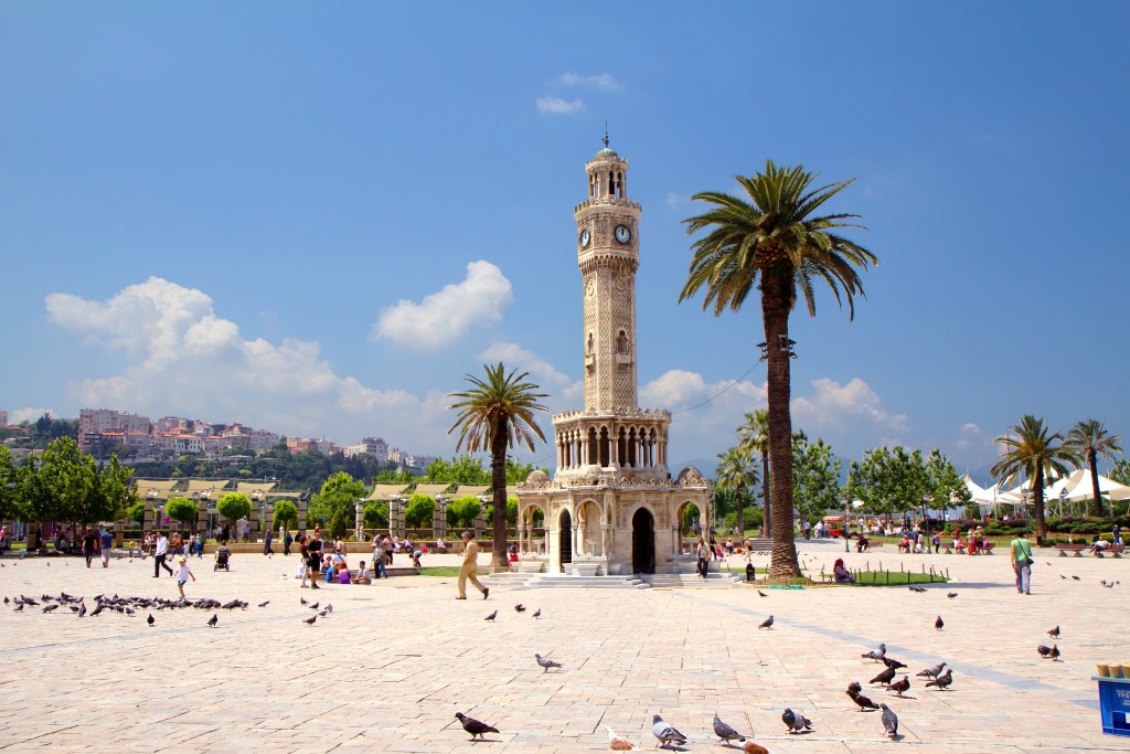 Náměstí Konak v Izmiru (Smyrně)