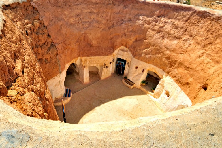Typické podzemní domy ve vesnici Matmata