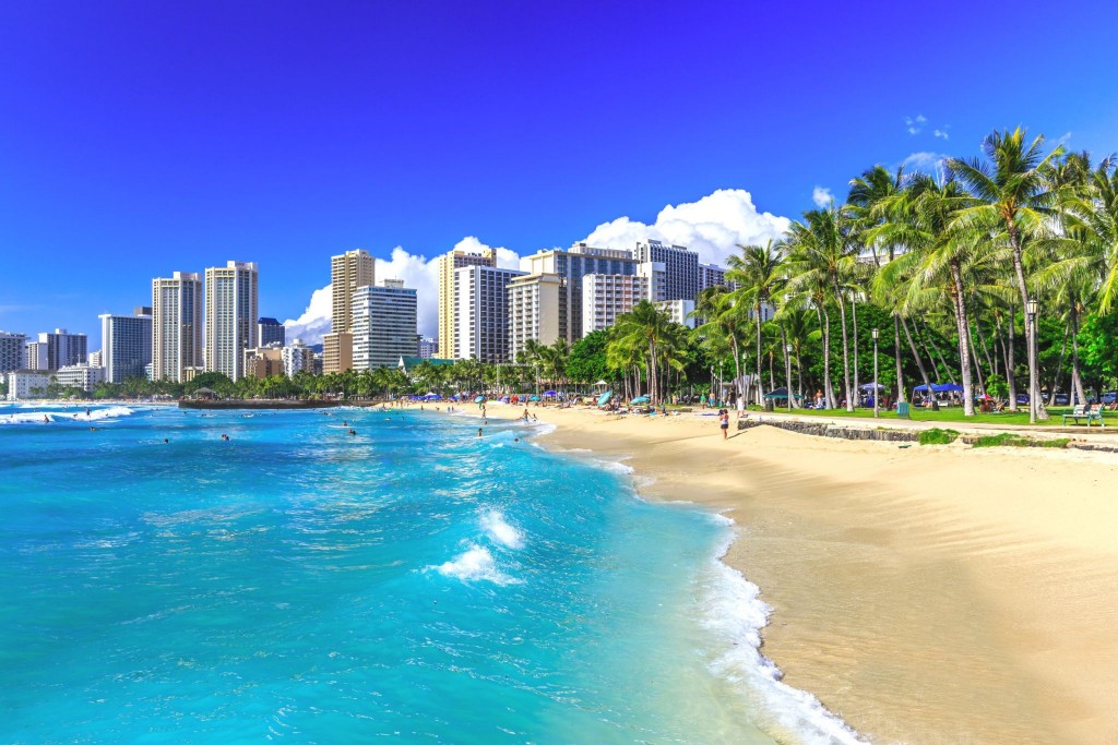Městská pláž Waikiki v Honolulu