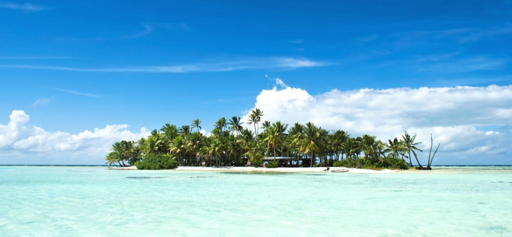 Neobydlený ostrůvek v atolu Rangiroa