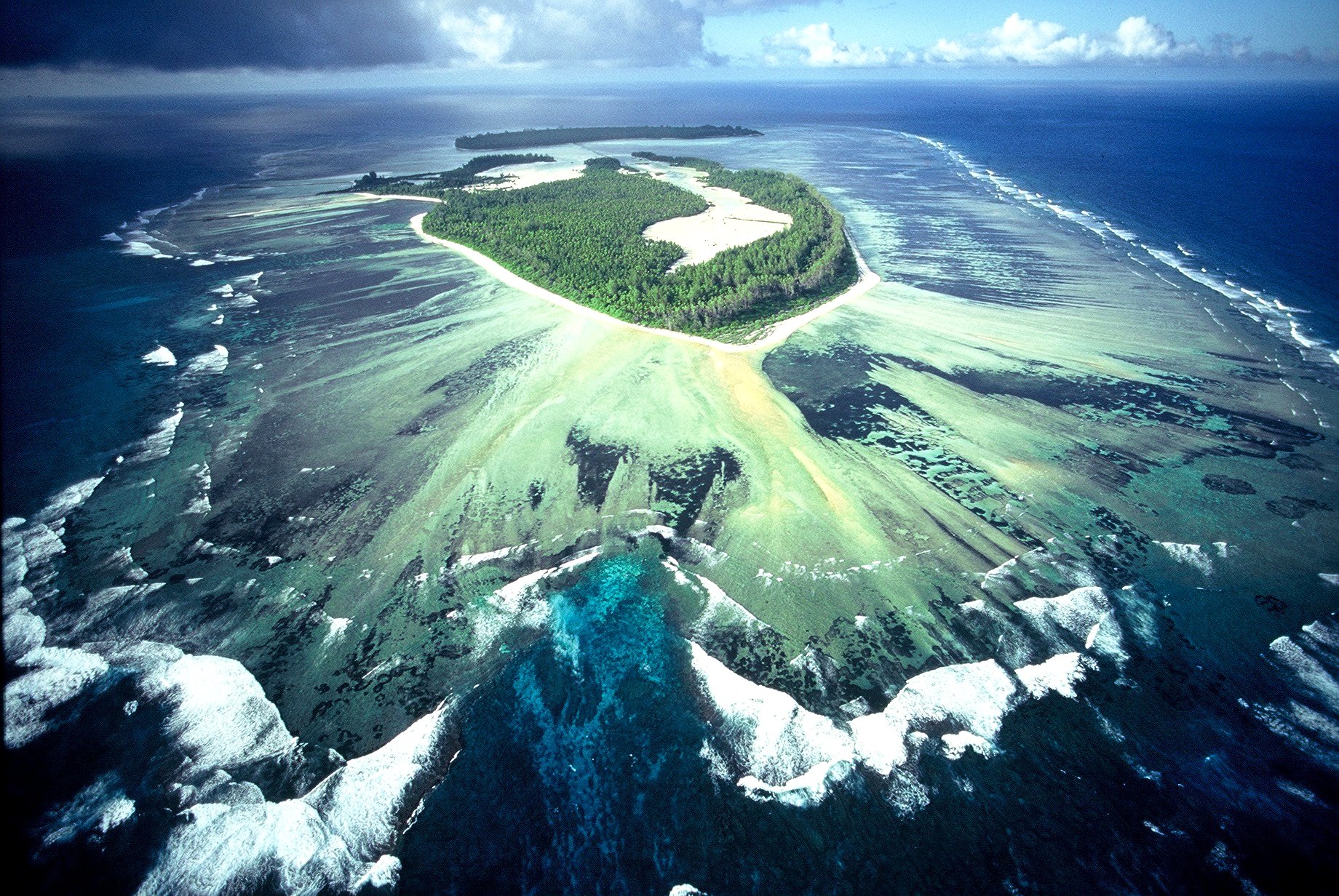 Государства занимающие большие острова. Республика Науру. Остров Науру. Коралловый остров Науру. Науру Океания.