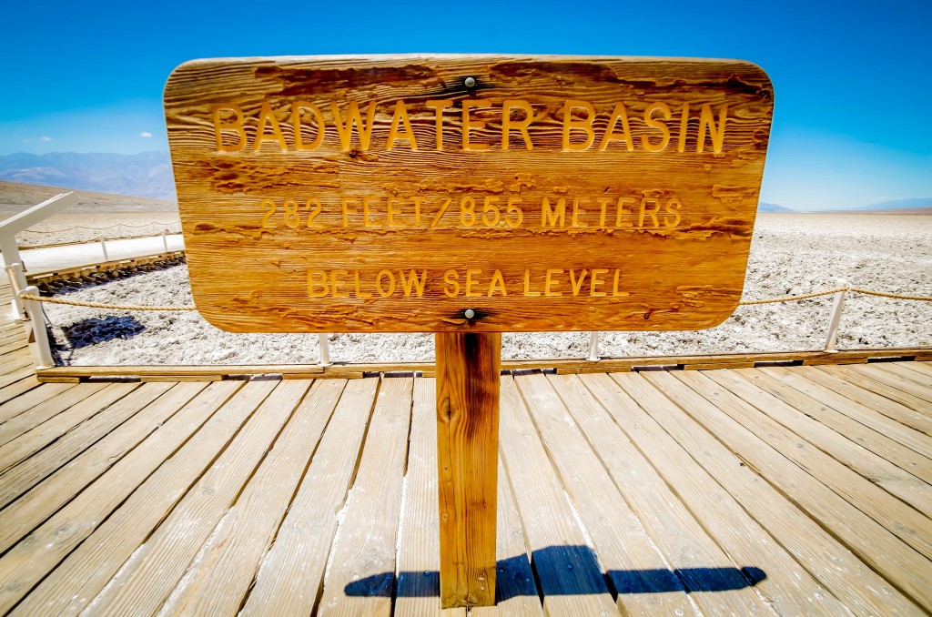 Badwater basin v Death Valley