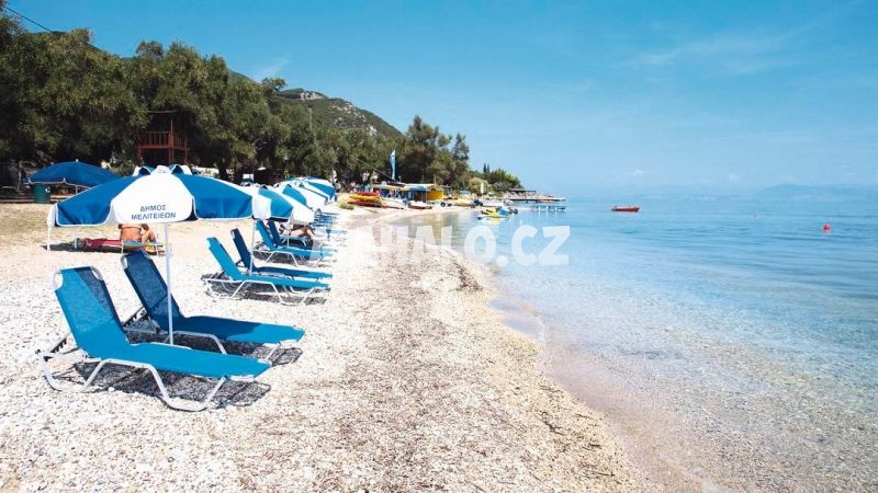 Pláž v Agios Ioannis Peristeron