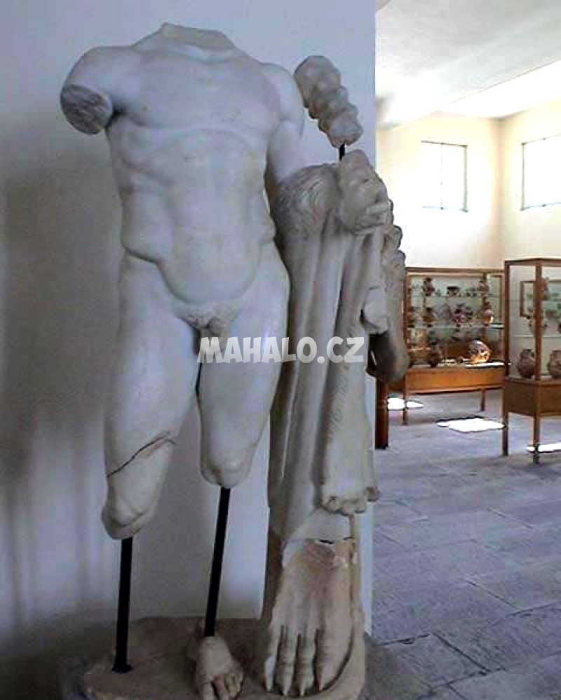 Socha Herákla v archeologickém muzeu na Mykonu
