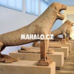 Sochy lvů v archeologickém muzeu na ostrově Delos