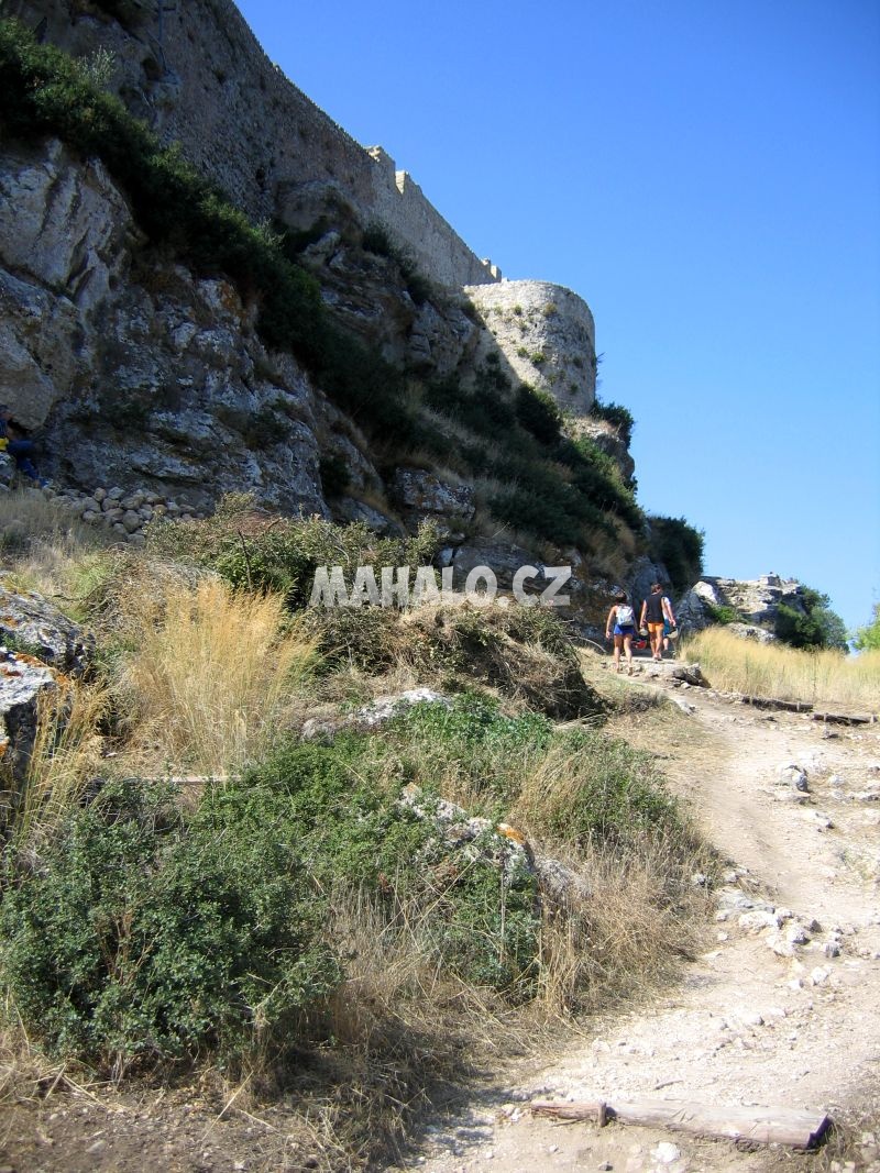 Stezka k hradu Angelokastro