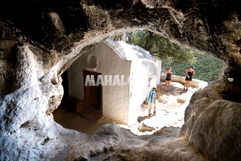 Kaplička v Pythagorově jeskyni