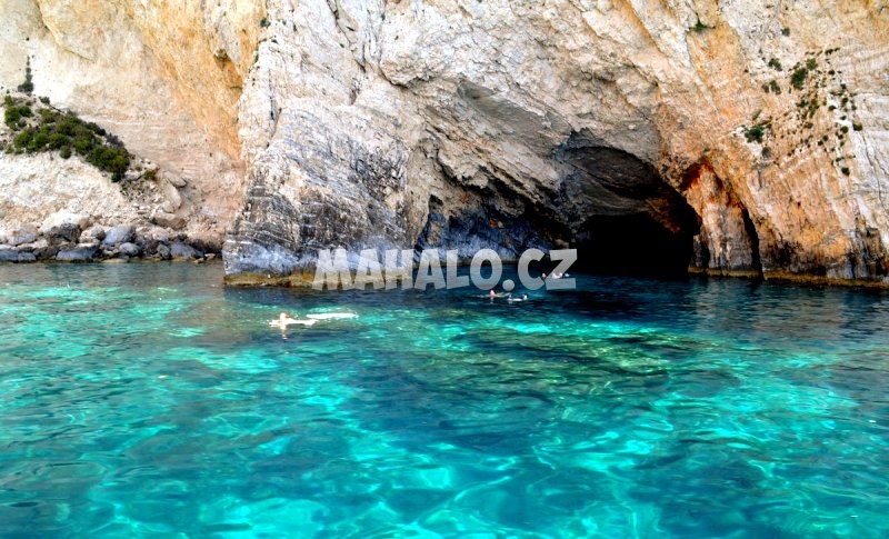 Mořské jeskyně nedaleko Limni Keri
