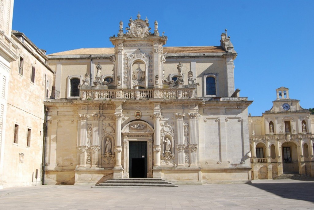 Boční portál katedrály Cattedrale Santa Maria Assunta