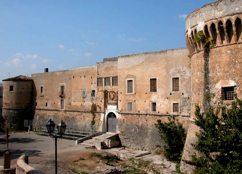 Castello Aragonese (Aragonský hrad)