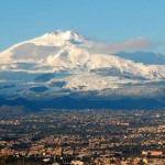 Catania se sopkou Etna v pozadí