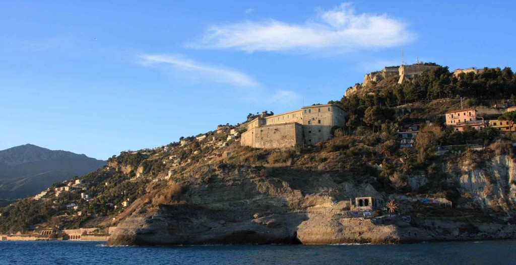 Pevnost Forte dell´Annunziata a muzem Civico Museo Archologico Gerolamo Rossi