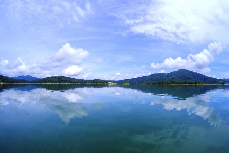 Jezero Tasik Kenyir