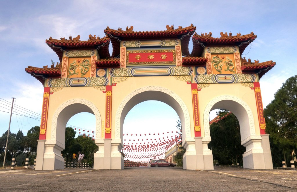 Brána do chrámu Puu Jih Shih