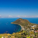 Ostrov Filicudi - výhled na poloostrov Capo Graziana