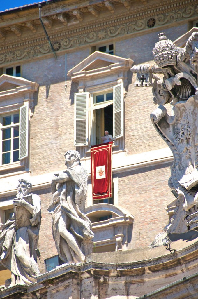 Požehnání papeže z okna Apoštolského paláce