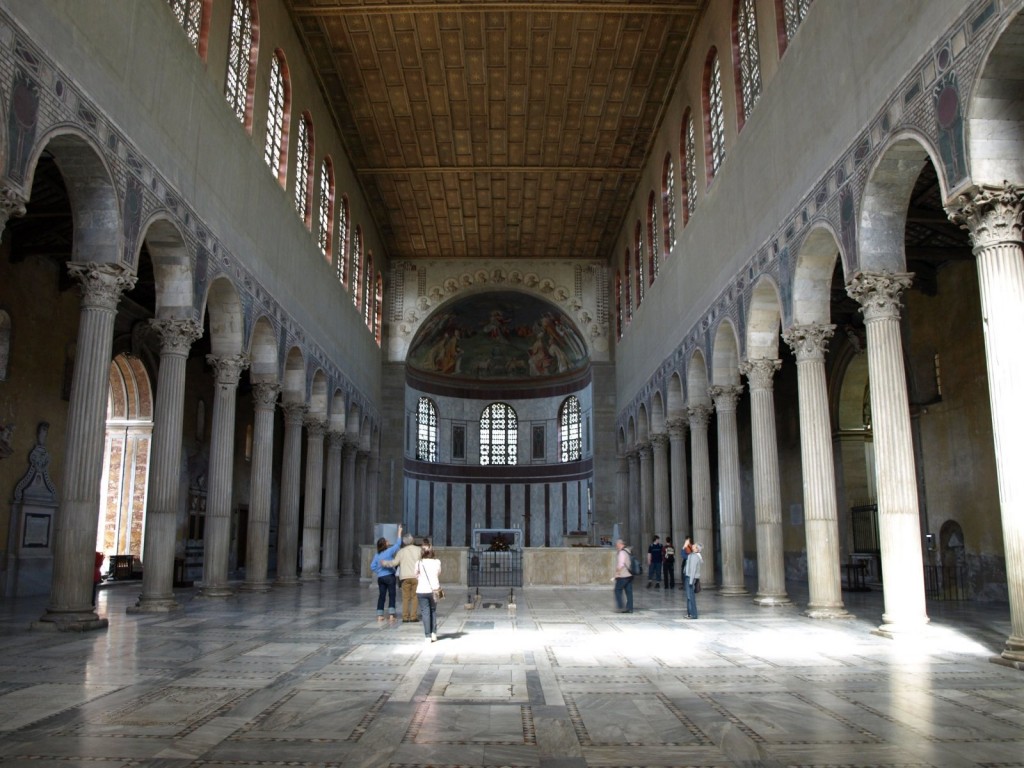 Interiér baziliky Santa Sabina
