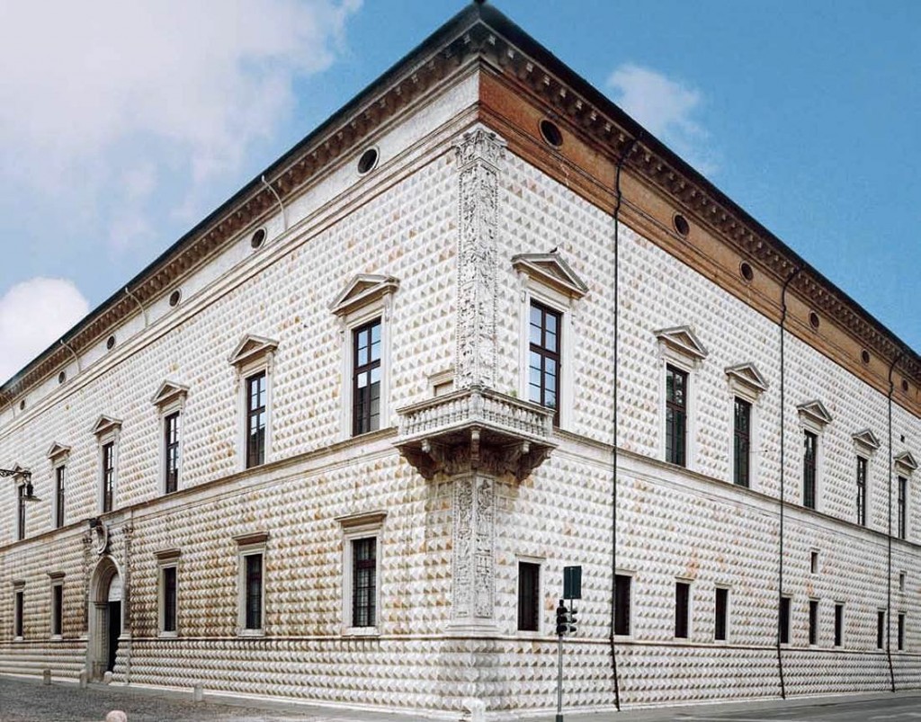 Pinacoteca Nazionale v Palazzo dei Diamanti