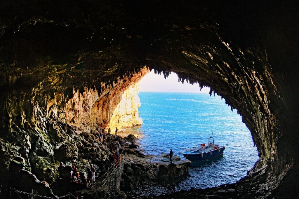 Vstup do jeskyně Grotta Zinzulusa