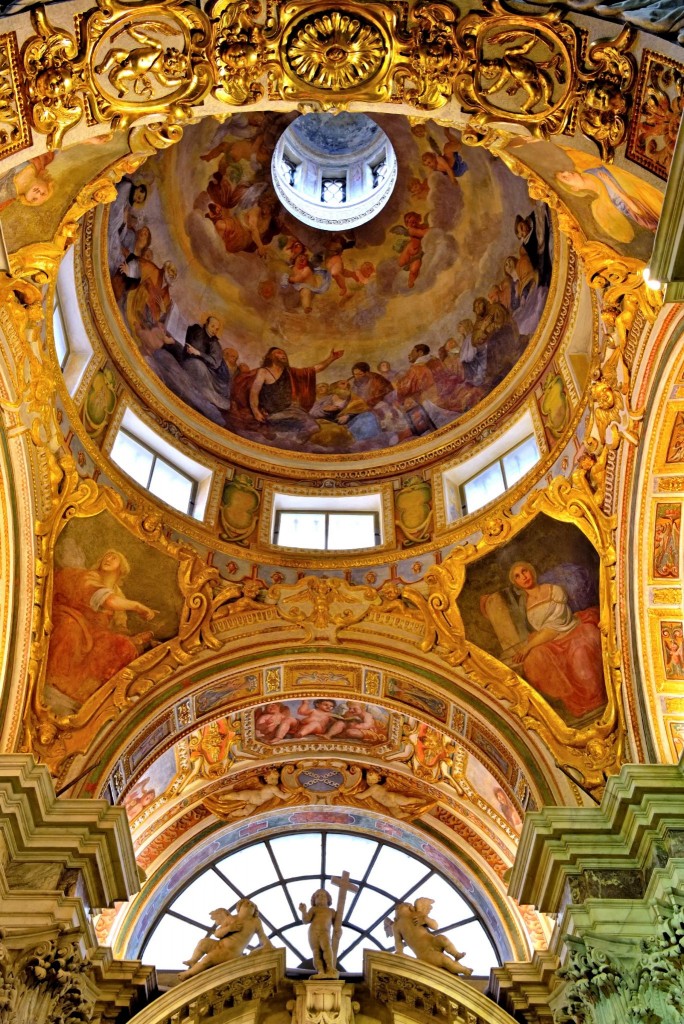 Interiér kostela Santa Maria di Castello