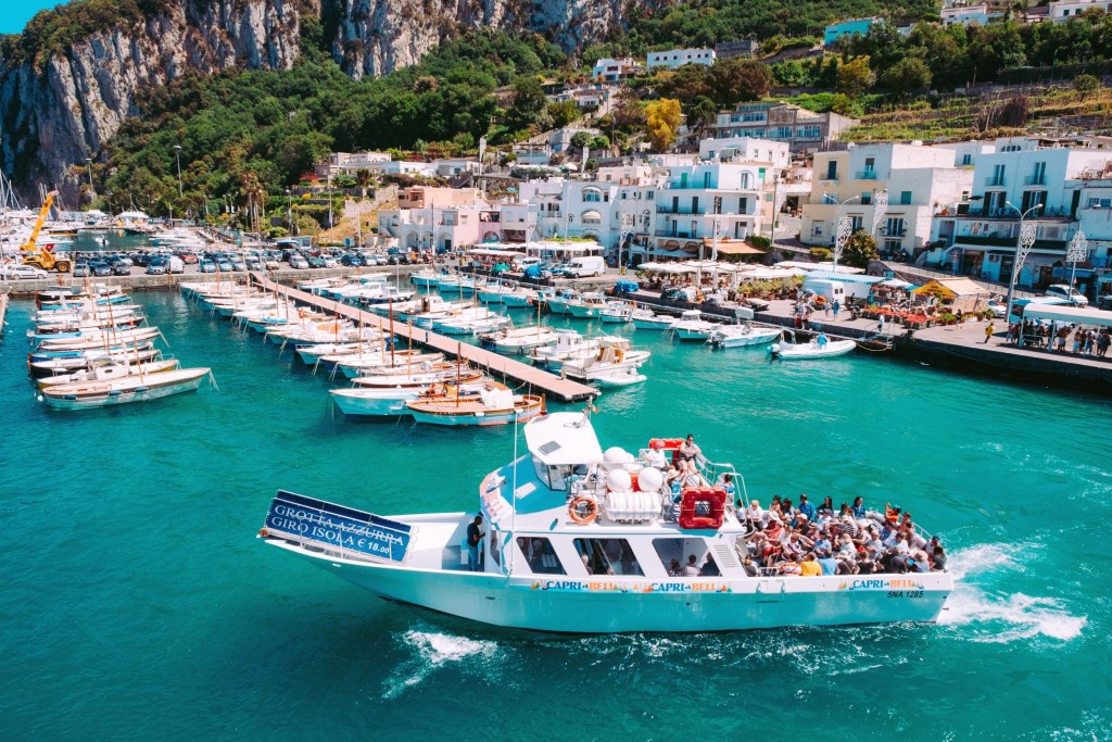 Výlet lodí kolem ostrova Capri