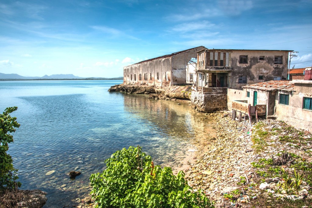 Ruina starého přístavu ve městě Gibara