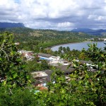 Stolová hora El Yunque se tyčí za městem Baracoa