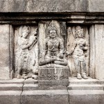 Brahmův chrám v chrámovém komplexu Prambanan zdobí tyto reliéfy