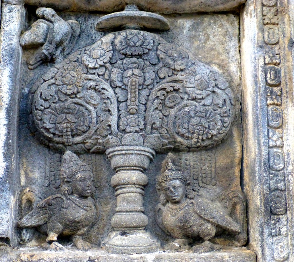 Reliéfy zdobící Vishnuův chrám