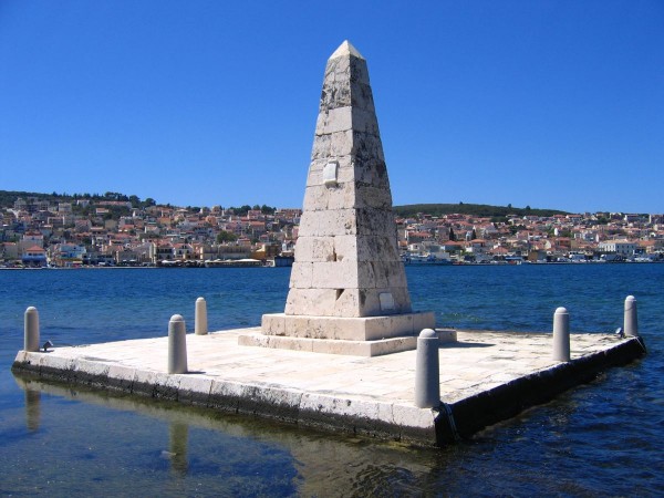 Památník budovatelů mostu přes Argostolský záliv